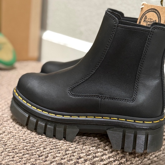 New Dr Martens Audrick Chelsea chunky flat Chelsea boots in black - Picture 5 of 6